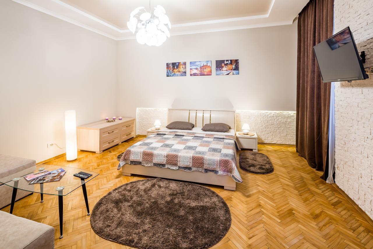 Onlviv Apartments Teatralna 23 Buitenkant foto